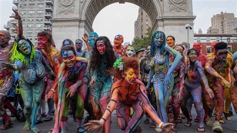 nyc bodypainting|10 stunning photos from NYCs final naked。